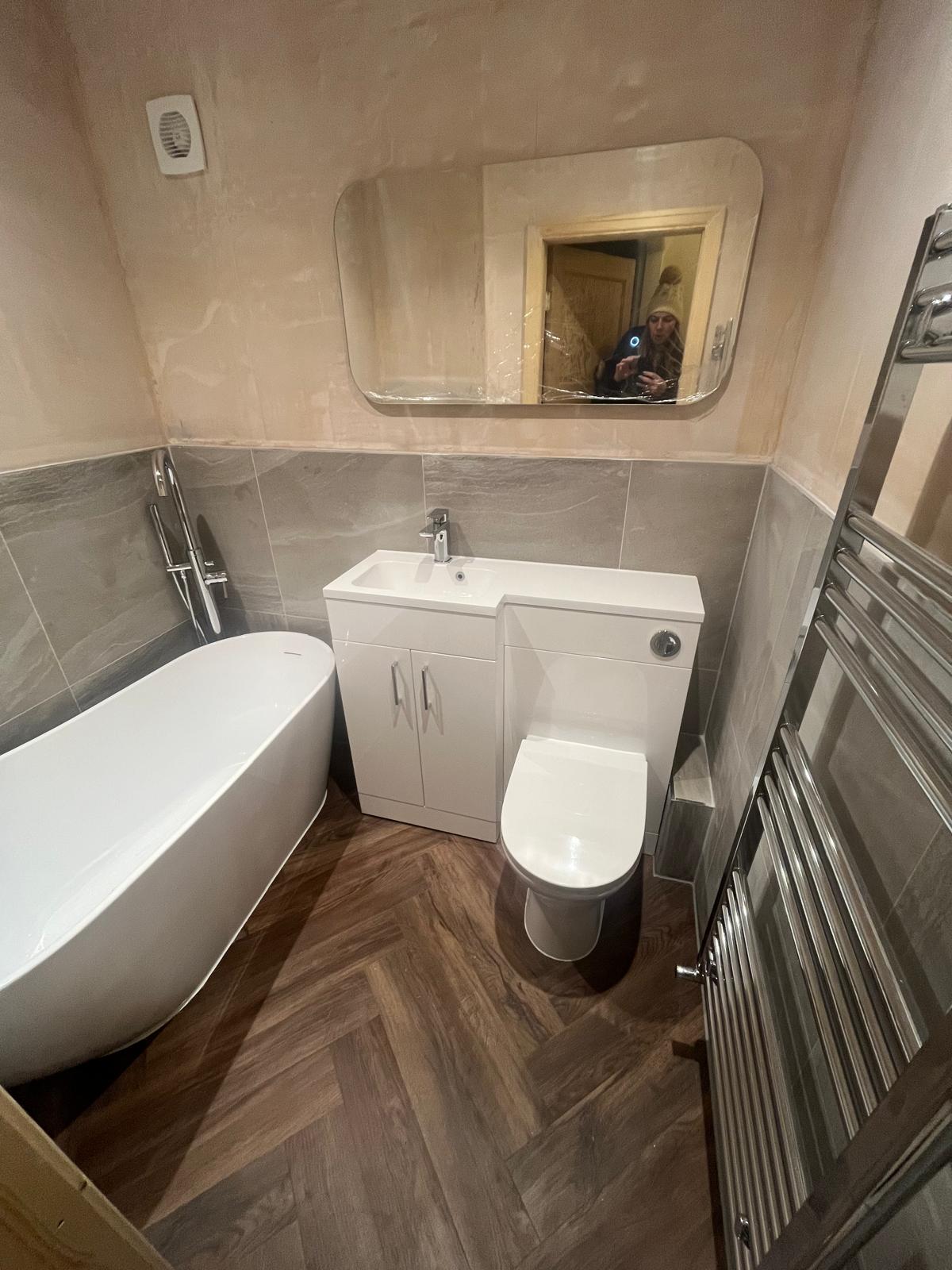 Completed bathroom suite thumbnail